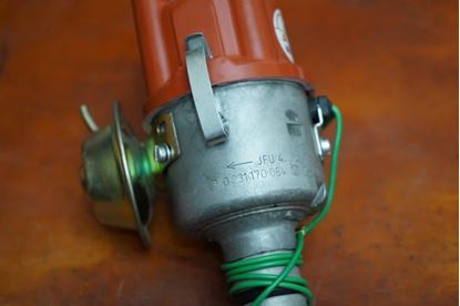 Picture of Restored German Bosch Ignition Distributor 034 SVDA w/NOS Vacuum Canister 043905205